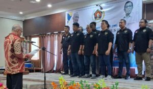 Ketua PWI Sulteng, lantik Pengurus PWI Kabupaten Poso