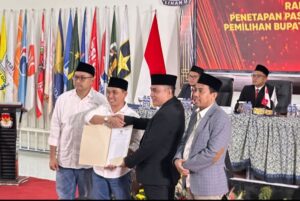Rapat Pleno Terbuka Penetapan Pasangan Calon Terpilih Bupati dan Wakil Bupati Mojokerto Tahun 2024