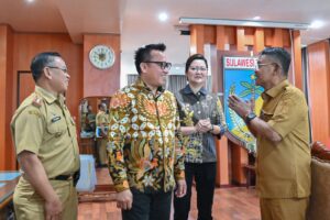 Bupati Poso dan Bupati Morowali Utara Beri Ucapan Ultah Ke 75 Tahun Kepada Gubernur Rusdy Mastura 