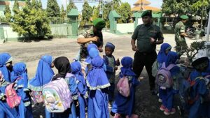 Kenalkan Profesi TNI Sejak Dini, Koramil 0815/07 Jetis Berikan Edukasi Anak Didik TK R.A Darussalam