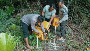 Tempat Penyulingan Miras Digrebek Polisi