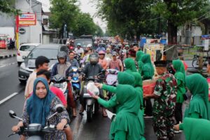 Berkah Ramadan, Koramil 0815/01 Pralon Bersama Persit Bagikan Takjil
