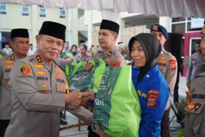 Bazar Polda Sulteng Bagikan 6.515 Paket Sembako