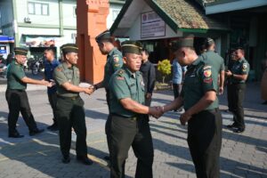 Kodim 0815/Mojokerto Gelar Apel Kembali Cuti Lebaran, Dandim Apresiasi Disiplin Prajurit