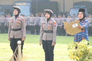 Peringati Hari Kartini, Polwan Polres Mojokerto Kota Jadi Petugas Upacara