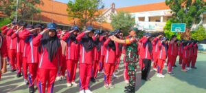 Koramil 0815/19 Magersari Bekali Siswa SMPN 2 Semangat Nasionalisme dan Kedisiplinan