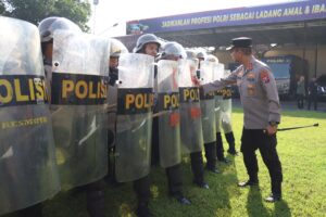 Kapolres Mojokerto Kota Pimpin Langsung Latihan Dalmas dan Penggunaan APAR