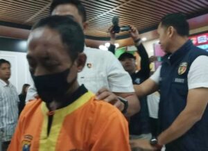 Ayah Tega Perkosa Anak Kandung di Lamongan