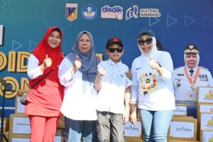 Peringati Hardiknas Wagub Sulteng Melepas Peserta Jalan Santai 