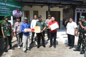 Kepedulian dan Sinergitas Kemanusiaan, Kodim 0815/Mojokerto bersama PT. MBI Renovasi Rumah Warga Kurang Mampu di Kutorejo