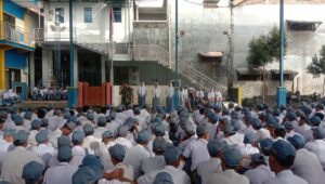 Danramil 0815/09 Mojosari Ajak Siswa SMK Raden Rahmat Jadi Generasi Tangguh Berjiwa Nasionalis