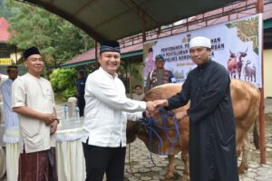 Polres Morut dan Warga Berbagi Berkah di Hari Raya Idul Adha 1446 H