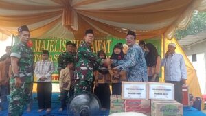 Koramil 0815/05 Gedeg Salurkan Santunan Sedekah Prajurit ke Yatim Center Umar Bin Khottob