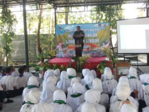 SMKN 1 Mojoanyar Terima Materi Wasbang, Danramil 0815/10 Bangsal : Pentingnya Memahami 4 Pilar Kebangsaan
