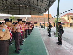 350 Siswa MTs dan MI Darul Ulum Ikuti Pembinaan Disiplin dari Koramil Jetis