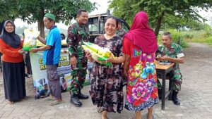 500 Kg Beras SPHP Ludes Terjual di Bazar Murah Koramil Dawarblandong