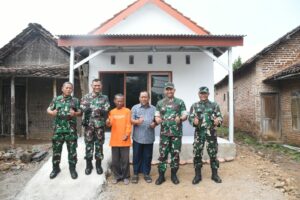 Dandim 0815/Mojokerto Tinjau RTLH di Desa Mojorejo, Apresiasi Dukungan Ponpes eLKISI