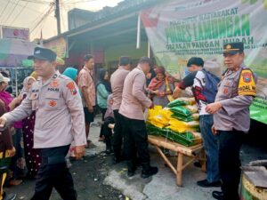 Polres Lamongan Salurkan 27 ton Beras Melalui Bazar Gerakan Pangan Murah