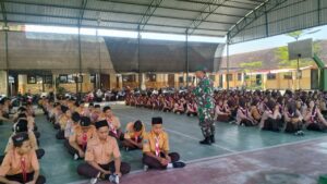 Babinsa Koramil 0815/07 Jetis Berikan Wawasan Kebangsaan di Mts Darul Ulum Ngabar