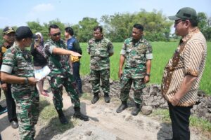 Sehari Jabat Dandim, Letkol Inf Abi Swanjoyo Langsung Tinjau Persiapan TMMD ke-126 di Mojosari