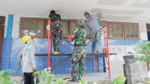Satgas TMMD ke-126 Kodim 0815/Mojokerto Bersama Warga Rehab Atap SDN Sumbertanggul 2, Wujud Nyata Kepedulian untuk Dunia Pendidikan