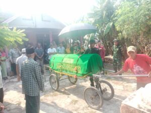 Kabar Duka di Tengah TMMD, Prajurit TNI Sigap Iringi Pemakaman Warga Sumbertanggul