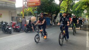 Ting Ting – Kring Kring, Kapolres Mojokerto Kota Gowes Menyapa Masyarakat Pantau Kamtibmas