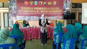 Ketua TP PKK Kabupaten Mojokerto Sosialisasikan Transformasi Posyandu dalam Kegiatan TMMD ke-126