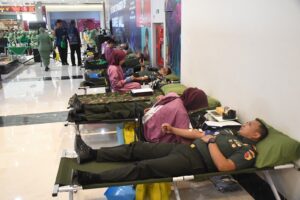 Kodim 0815/Mojokerto Gelar Donor Darah di Sunrise Mall, Dandim: Momentum Berbagi untuk Sesama dalam HUT ke-77 Kodam V/Brawijaya