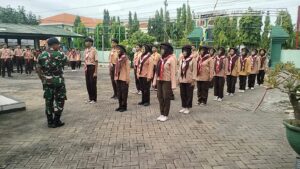 Koramil 0815/07 Jetis Fasilitasi UKT Pramuka MA Darul Ulum, Tanamkan Disiplin dan Wawasan Kebangsaan