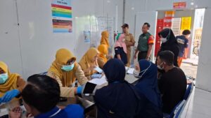 Sinergi UPTD Puskesmas Kedungsari dan Koramil 0815/06 Kemlagi Gelar Cek Kesehatan Gratis di SPPG Roudlotun Nasyiin