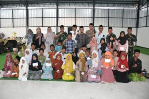 Dandim 0815/Mojokerto dan Ketua Persit Berbagi Kebahagiaan Ramadhan, Santuni 42 Anak Yatim di KDKMP Sumolawang