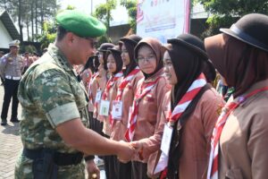 Tanamkan Jiwa Bela Negara Generasi Muda, Dandim 0815/Mojokerto Resmi Tutup Perkemahan KKRI 2026 di Claket