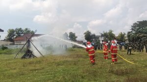 Diperkuat Fire Truck, Kodim 0815/ Mojokerto Gelar Latihan Penanggulangan Kebakaran