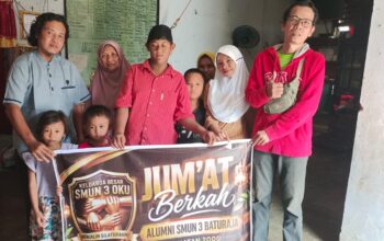 Kegiatan Perdana Alumni SMUNTI OKU Angkatan 2000 Dengan Membagikan Nasi Kotak Ke Panti Asuhan Mustika dan Para Kaum Dhuafa Dijalan