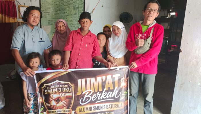 Kegiatan Perdana Alumni SMUNTI OKU Angkatan 2000 Dengan Membagikan Nasi Kotak Ke Panti Asuhan Mustika dan Para Kaum Dhuafa Dijalan