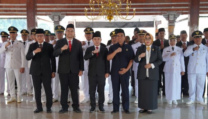 Perkuat Tata Kelola Kepemerintahan, Bupati Mojokerto Lantik 30 Camat & Sekcam