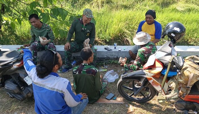 Makan Siang Bersama di Lokasi Jembatan Garuda, TNI dan Warga Perkuat Kebersamaan