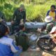 Makan Siang Bersama di Lokasi Jembatan Garuda, TNI dan Warga Perkuat Kebersamaan