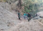 Pikul Material Bersama, Kekompakan TNI dan Warga Percepat Pembangunan Jembatan Gantung Perintis Garuda