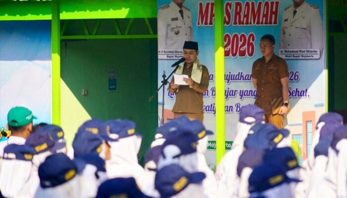 Tahun Ajaran Baru Dimulai, Gus Bupati Albarra Resmikan Absensi Digital Bagi Pelajar