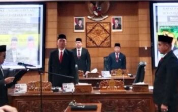 Dadang Wijaya Resmi Diambil Sumpah Jabatan Anggota DPRD OKU, Gantikan Umi Hartati