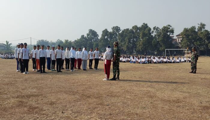 Koramil 0815/11 Pungging Latih PBB, Ratusan Siswa Baru Antusias Ikuti MPLS