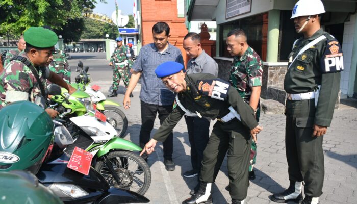 Ops Gaktib di Makodim 0815/Mojokerto , Denpom V/2 Periksa Kendaraan Personel