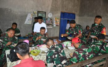 Dari Tangan Prajurit Mengalir Air Bersih, dari Rumah Warga Terhidang Sepiring Kebersamaan