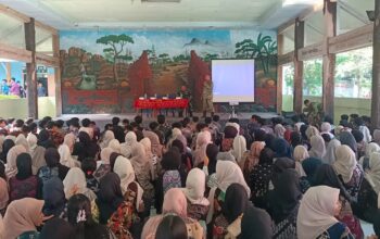 Sosialisasi Rekrutmen TNI AD, Danramil 0815/18 Beri Pembekalan kepada Siswa SMA Negeri 1 Gondang