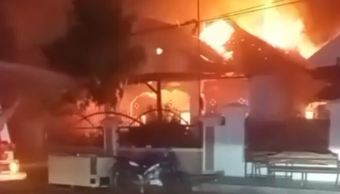Rumah Mantan Anggota DPRD Kab. OKU Raja Kuliner Di Bakung Baturaja Dilalap Api, 4 Unit Damkar Dikerahkan