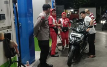 Polisi Bersama Masyarakat, Polres Mojokerto Kota Hadir Melalui Patroli SPBU untuk Jaga Kamtibmas Tetap Kondusif