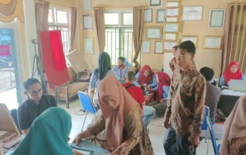 Disdukcapil OKU Jemput Bola Di Desa Batumarta II Untuk Aktivasi IKD dan Pemberkasan Lainnya